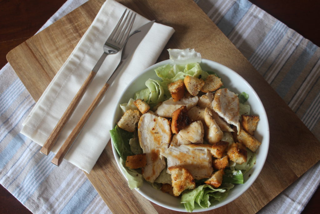 Caesar Salad col pollo: l'insalata più famosa del mondo - Spignattando